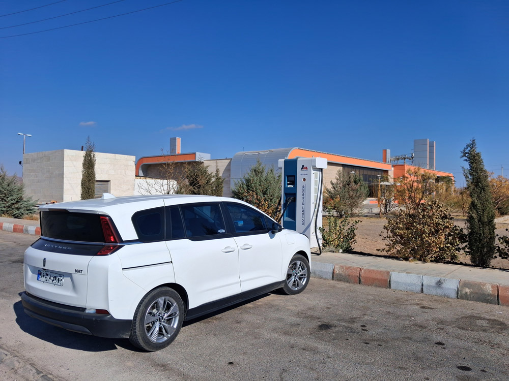 افتتاح جایگاه شارژ برقی خودرو در مجتمع مارال ستاره میاندشت